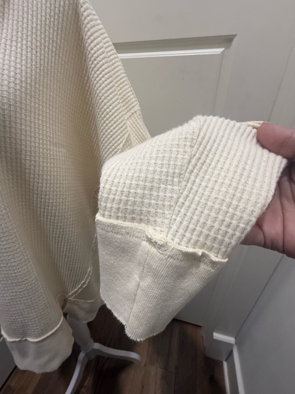 We the Free. Oversized Waffle Dolman Sleeve Thermal. Cream. Size Small. - Picture 9 of 12